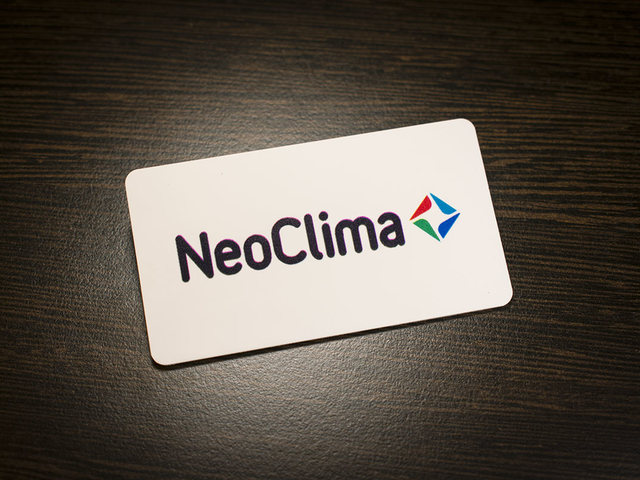 пластиковый именной бейджик