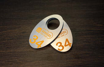 платиковый номерок овальной формы